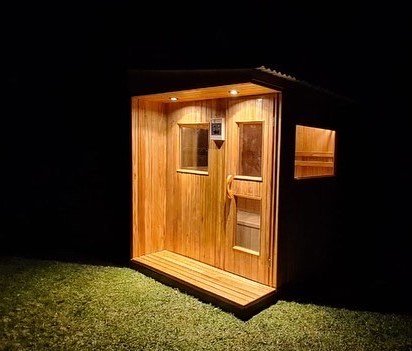 cabina sauna exterior noche